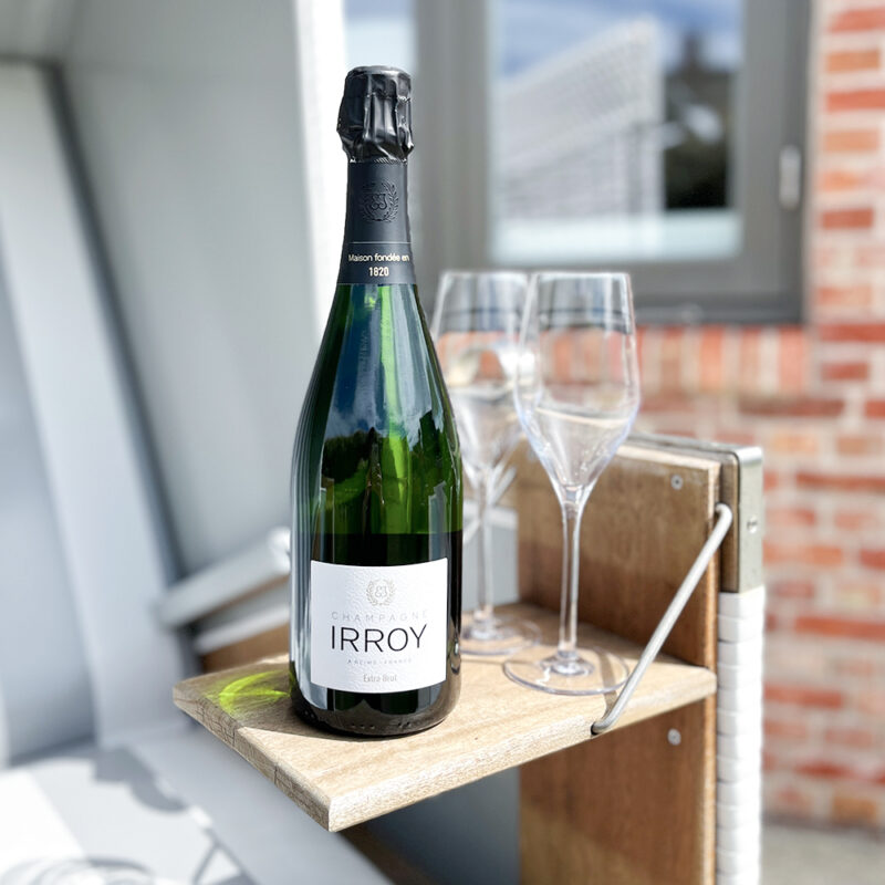 Eine Flasche Champagner bei Anreise. Starten Sie genussvoll in Ihre Auszeit auf Sylt für 47,00 €.
