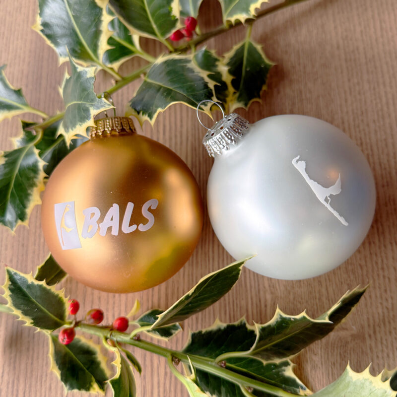 Christbaumkugel Gold und Silber – mit Bals-Logo & Sylt-Silhouette